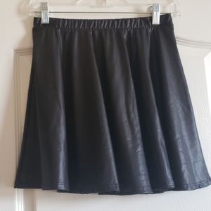FOREVER 21 Faux leather skirt